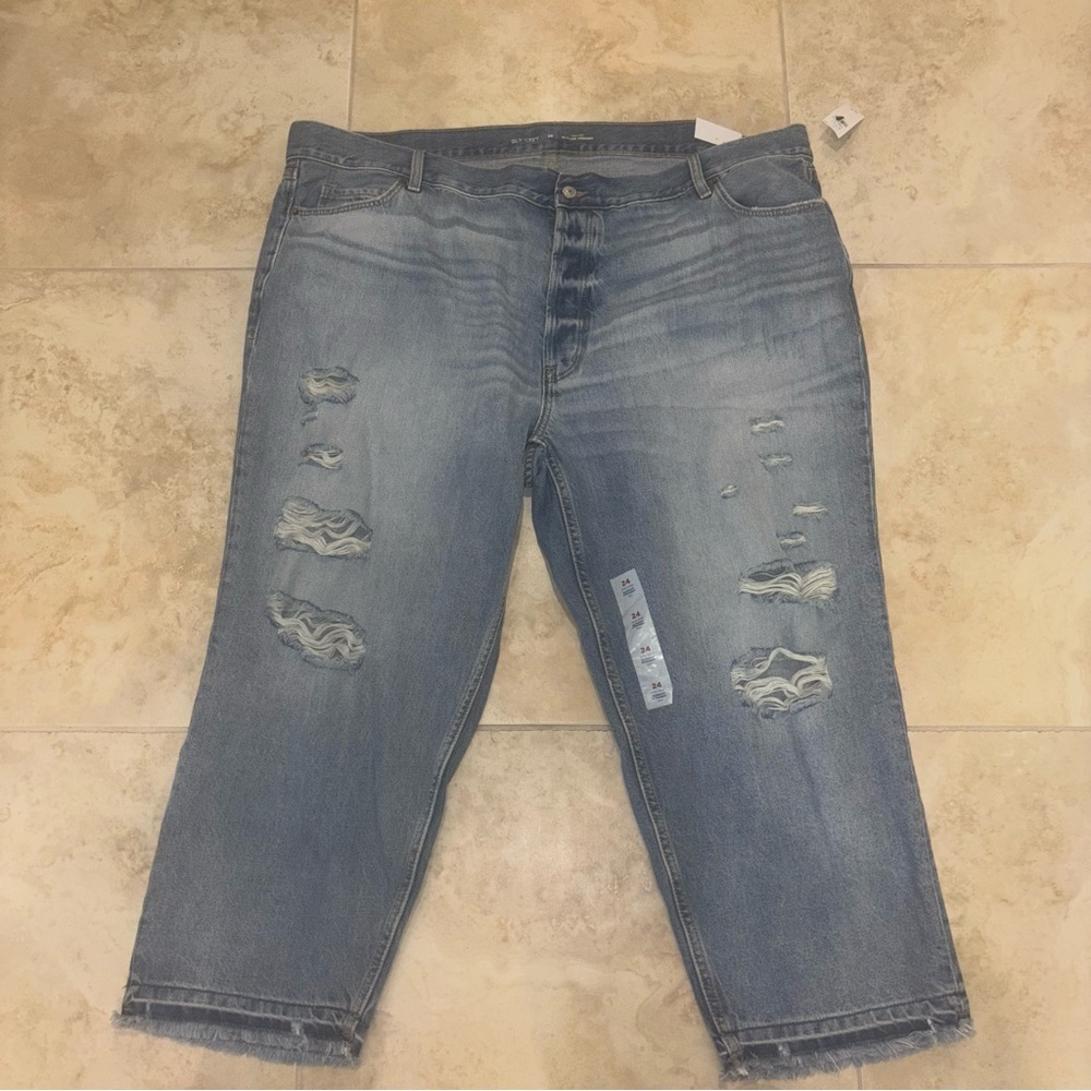 Old Navy Distressed Slouchy Straight Crop NWT